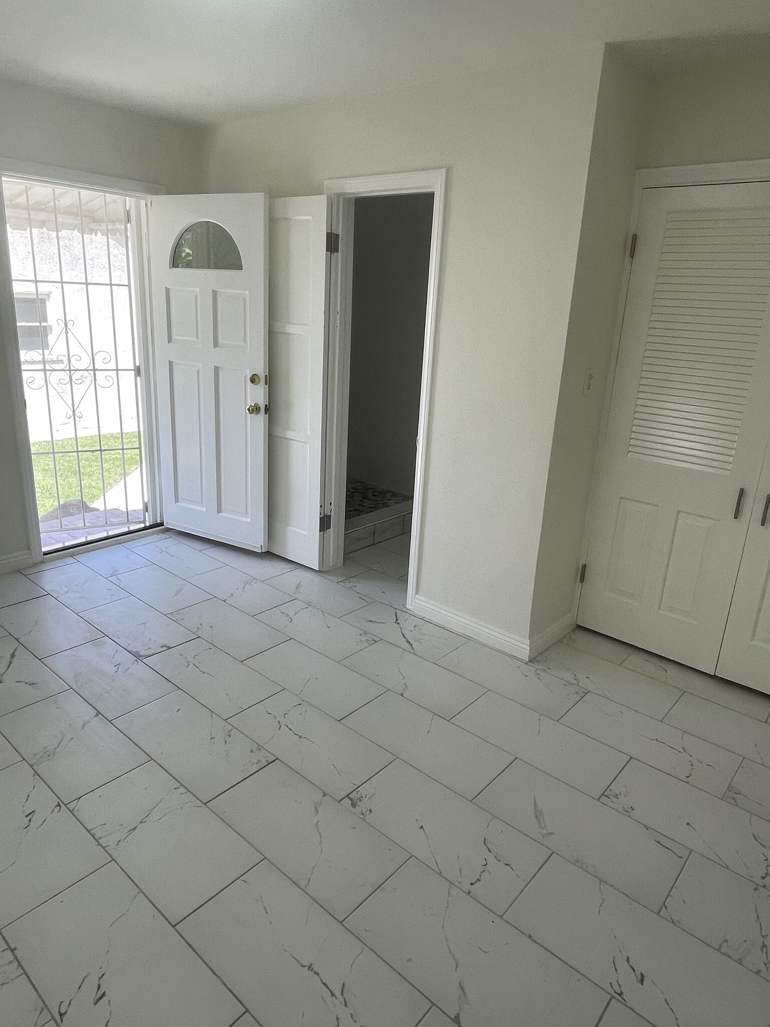 family room and rear doorway - 2935 Westwood Blvd