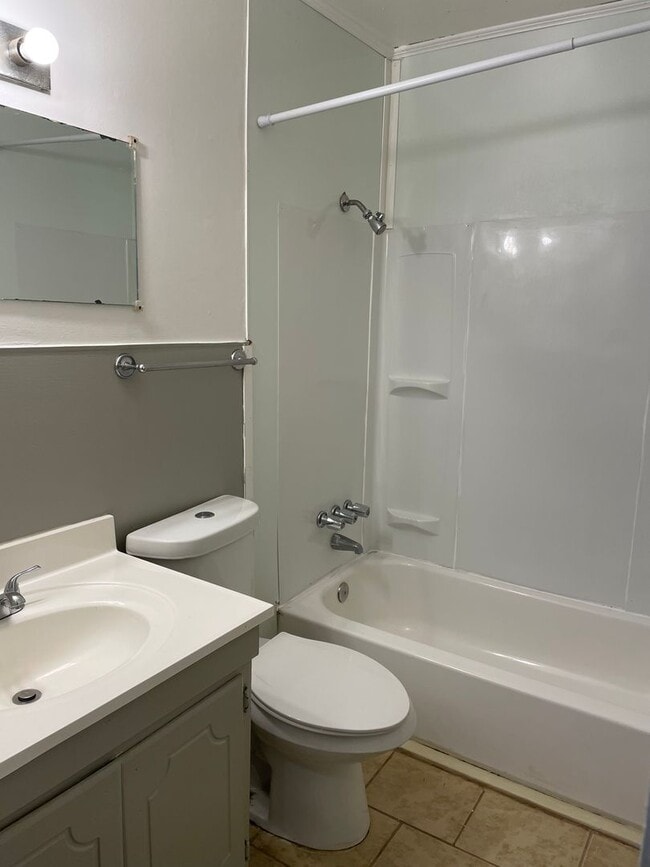 Building Photo - Three Bedroom Home in Gastonia