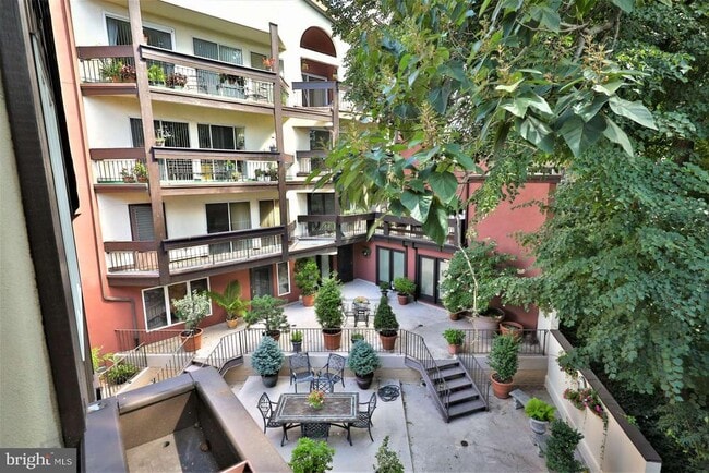 Building Photo - 8 Rex Ave