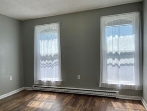 Building Photo - Amazing 5 Bedroom 2Bathroom Duplex in St Paul!!!