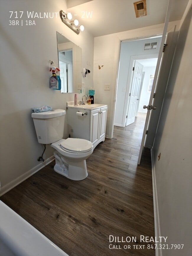 Building Photo - 717 Walnut St