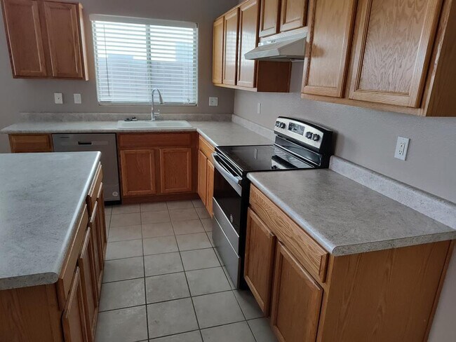 Building Photo - 44098 Granite Dr