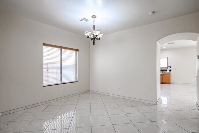 Building Photo - Beautiful 7 bedroom