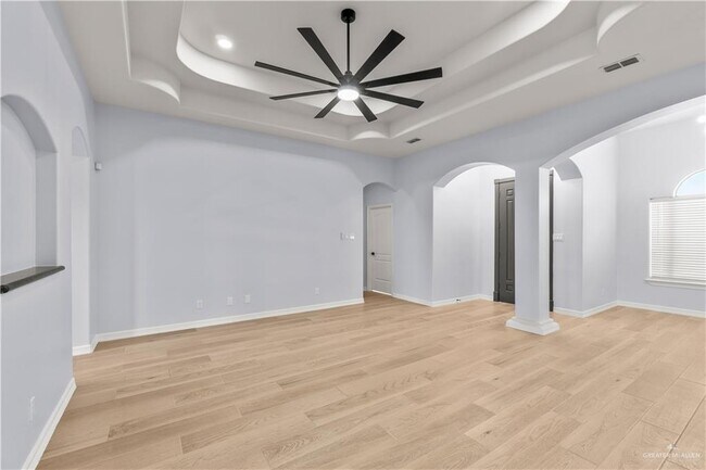 Building Photo - 3714 Oregon Dr