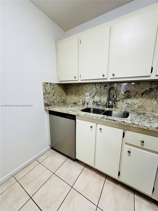Building Photo - 551 SW 135th Ave