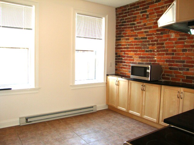 Building Photo - 32 Grove St