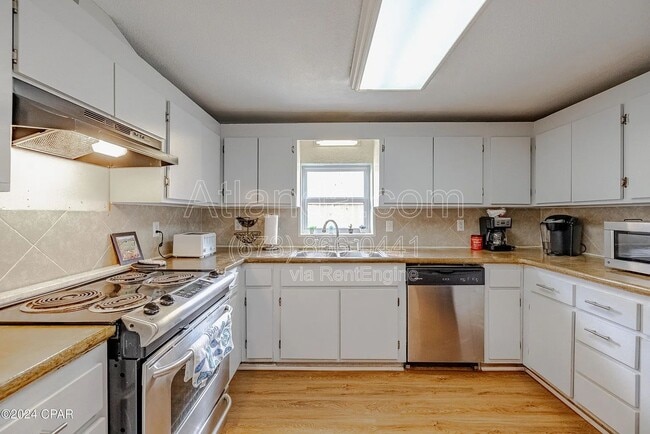 Building Photo - 5818 Hilltop Ave