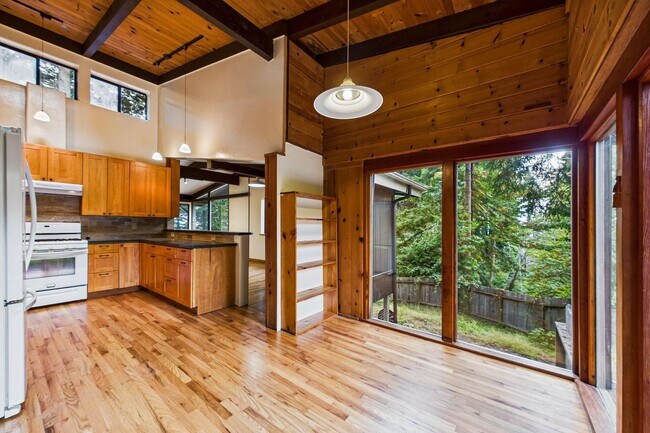 Building Photo - 2910 Greenbriar Ln