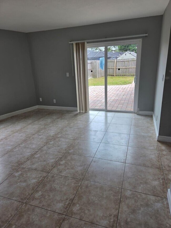 Building Photo - 18437 Spanish Isles Pl