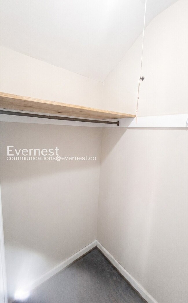 Building Photo - 969 Sheridan Ave