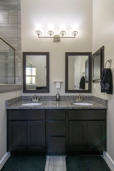 Double Vanity in Master - 3456 David Palacio Dr