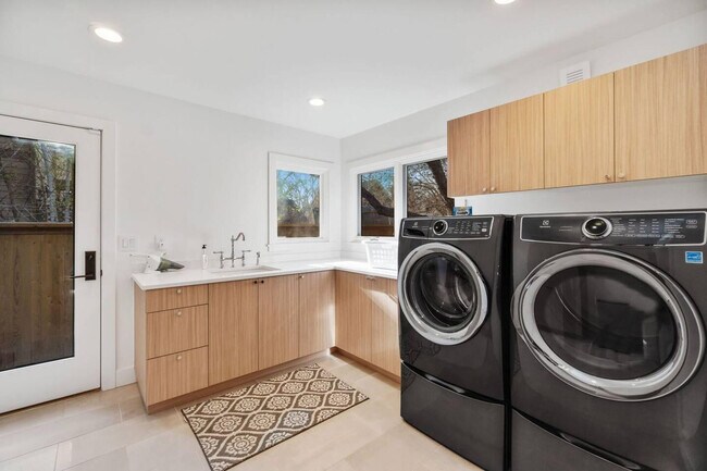 Building Photo - 1500 W Mulberry St