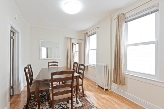 Building Photo - 9 W 15th St