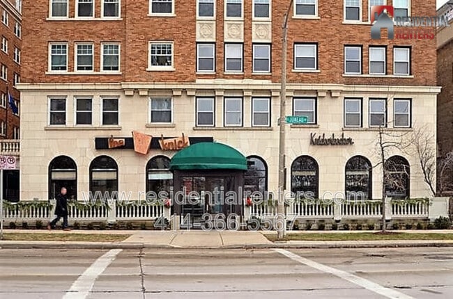 Building Photo - 1028 E Juneau Ave