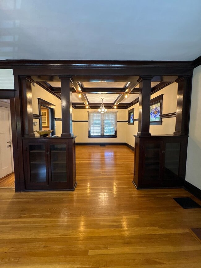 Building Photo - 4949 Nottingham Ave