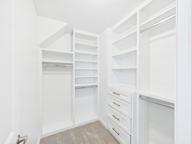 Building Photo - 24711 Miltonwood St