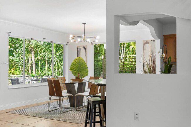 Building Photo - 6140 Pine Tree Dr