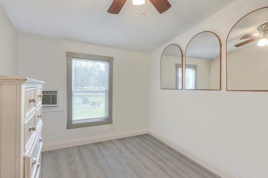 Building Photo - 12552 Farmettes Rd