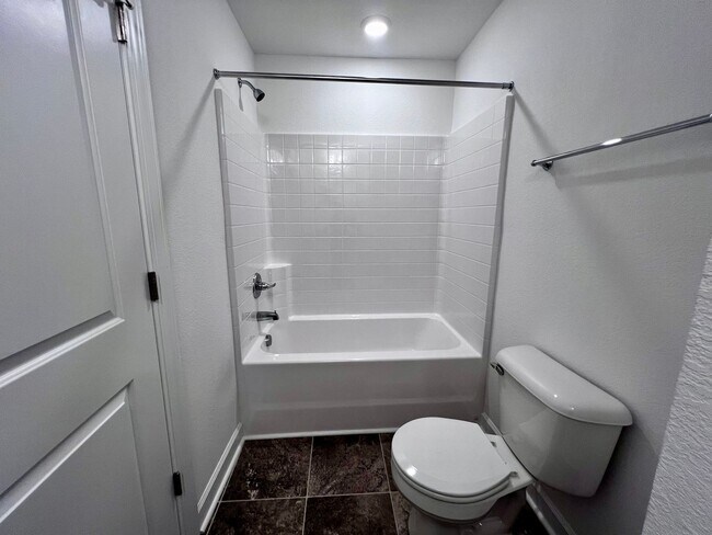 Building Photo - 2542 Fieldsway Dr
