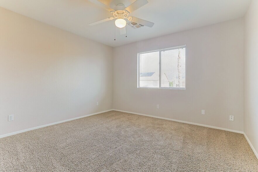 Building Photo - 514 W Redwood Dr