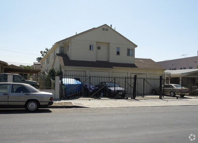 Primary Photo - 1232-1234 Gordon St