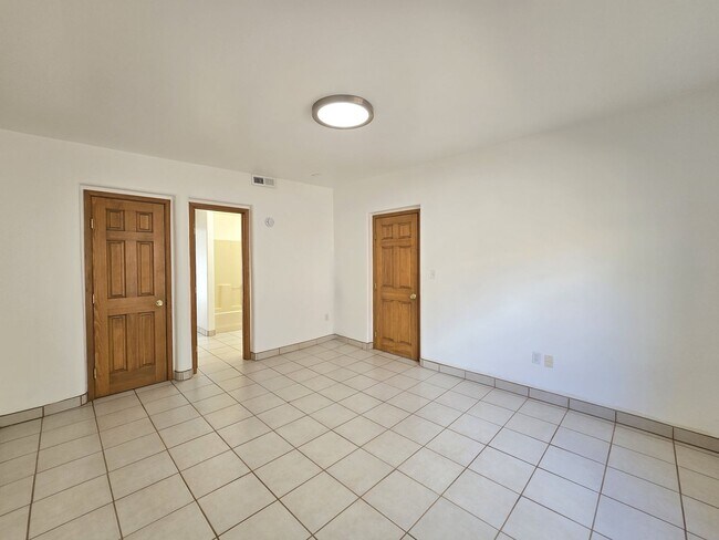 Building Photo - 620 1/2 Alto St
