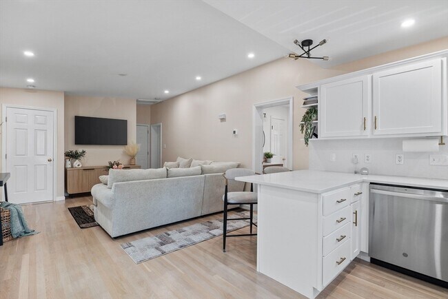 Building Photo - 124 Washington St