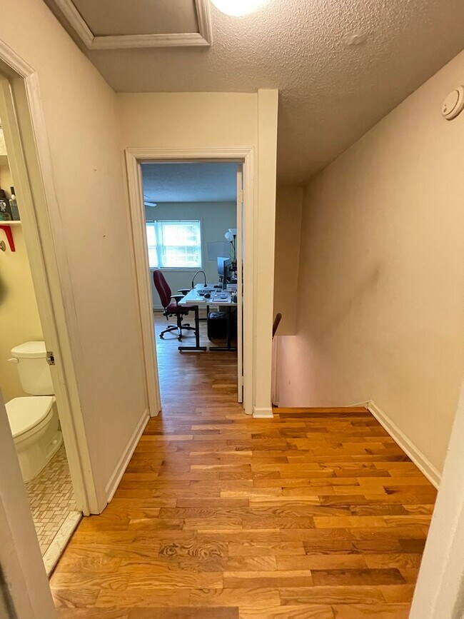 Building Photo - Incredible location! Fidelity Court offers comfort and convenience in the heart of Carrboro...