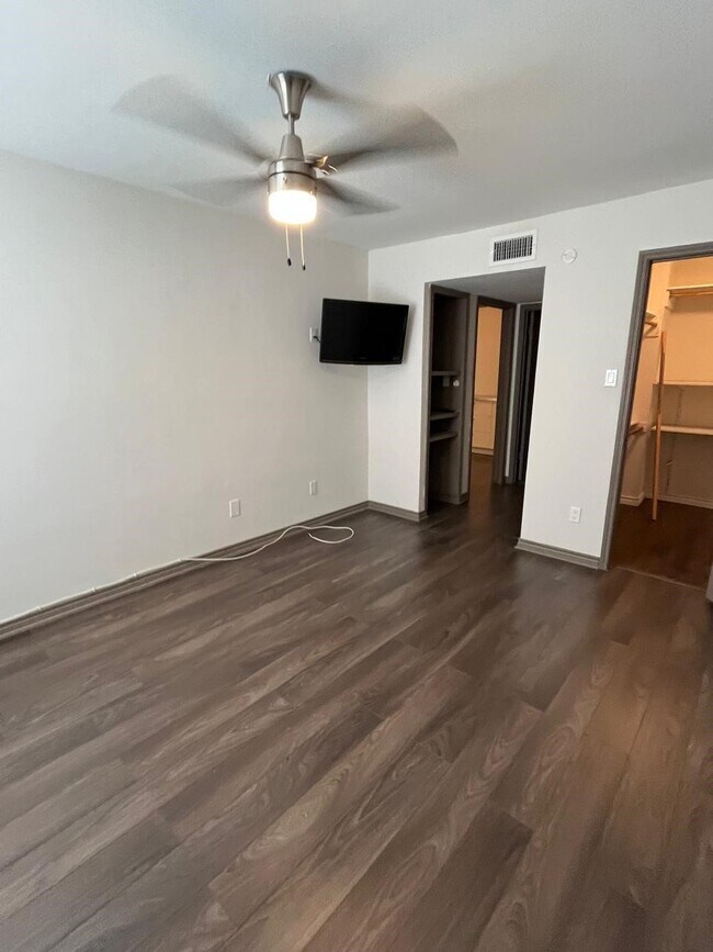 Building Photo - 845 Augusta Dr