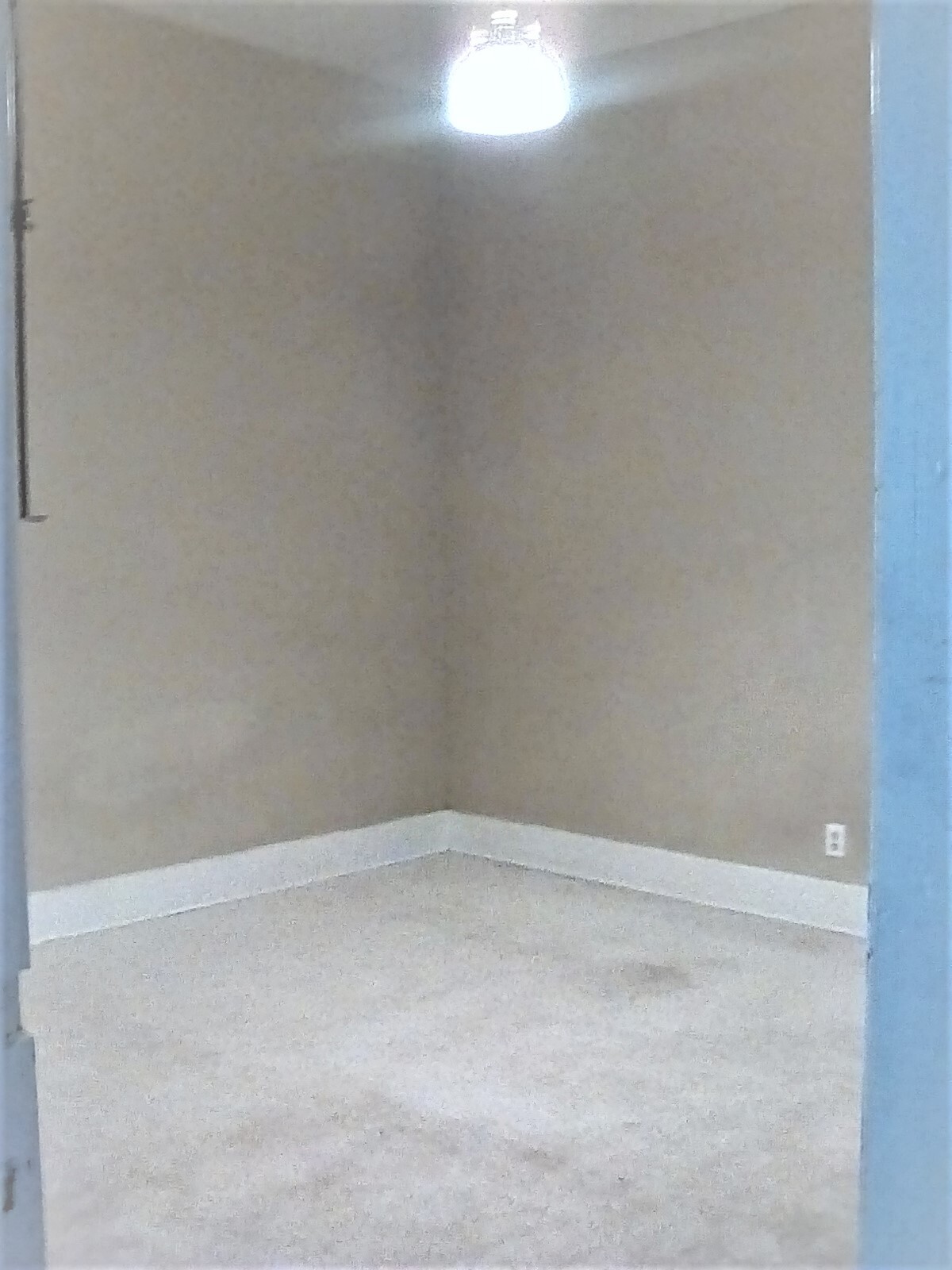 Building Photo - 715 5th Ave