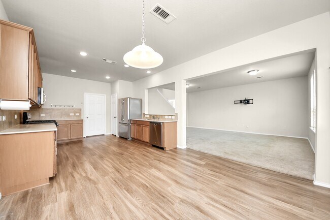 Building Photo - 15802 Sunny Stone Dr