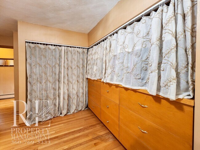 Building Photo - 2113 Brashem Ave