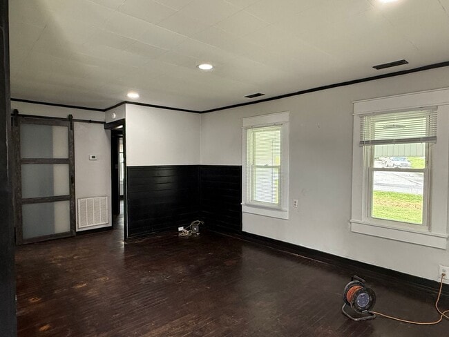 Building Photo - 703 Gray Station Rd
