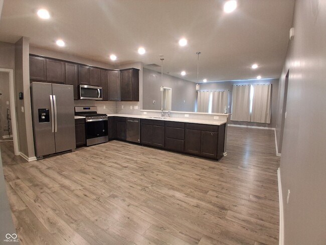 Building Photo - 6887 Nottingham Ln
