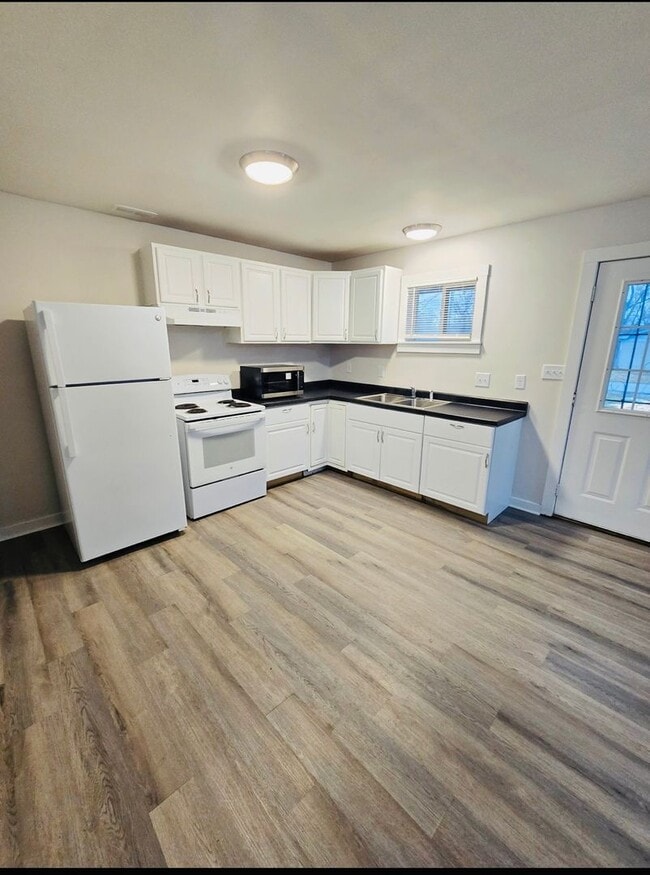 Building Photo - Eastside Four Bedroom Home near 42nd and Shadeland Ave