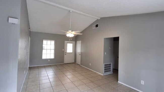 Building Photo - Upgraded 4BD/2BA Single Family Home in Orlando!