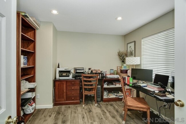 Building Photo - 2811 W Canyon Ave.