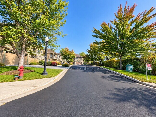 Building Photo - 1262 E Winding Creek Dr