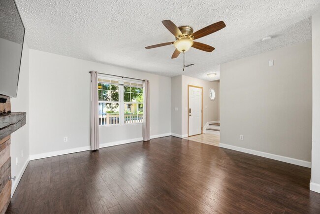 Building Photo - 106 Hewes St