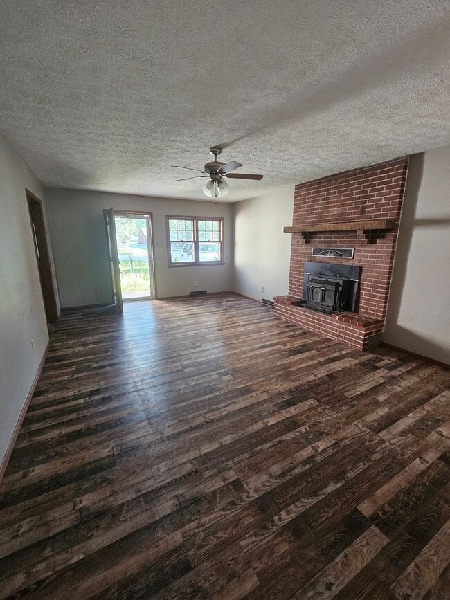 Building Photo - 3 Bedroom | 2 Bathroom | 2 Car Garage | Springfield MO!