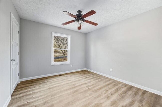 Building Photo - 5825 Stonehaven Dr NW