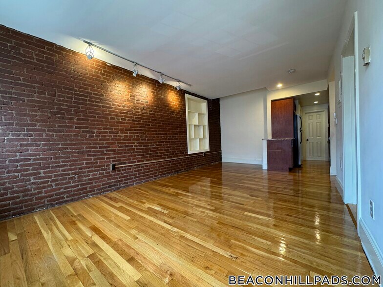 Building Photo - 88 W Cedar St