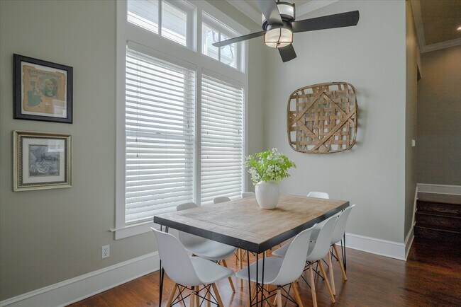 Building Photo - 2618 Thomas Ave