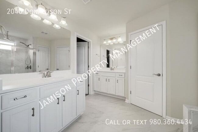 Building Photo - 2040 Donaldson St