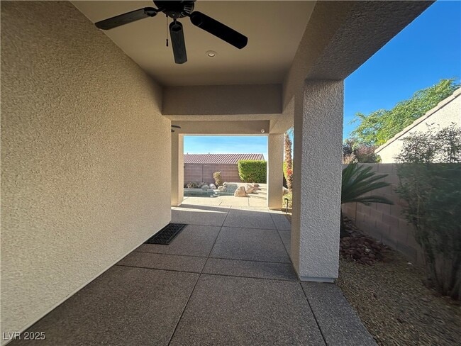 Building Photo - 2685 La Boutique St