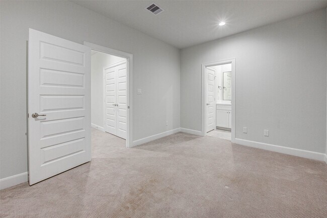 Building Photo - 2808 Grand Fountains Dr