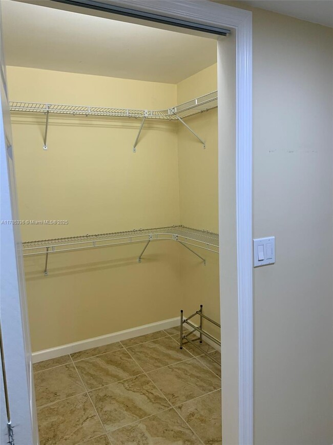 Building Photo - 136 Gardenia St