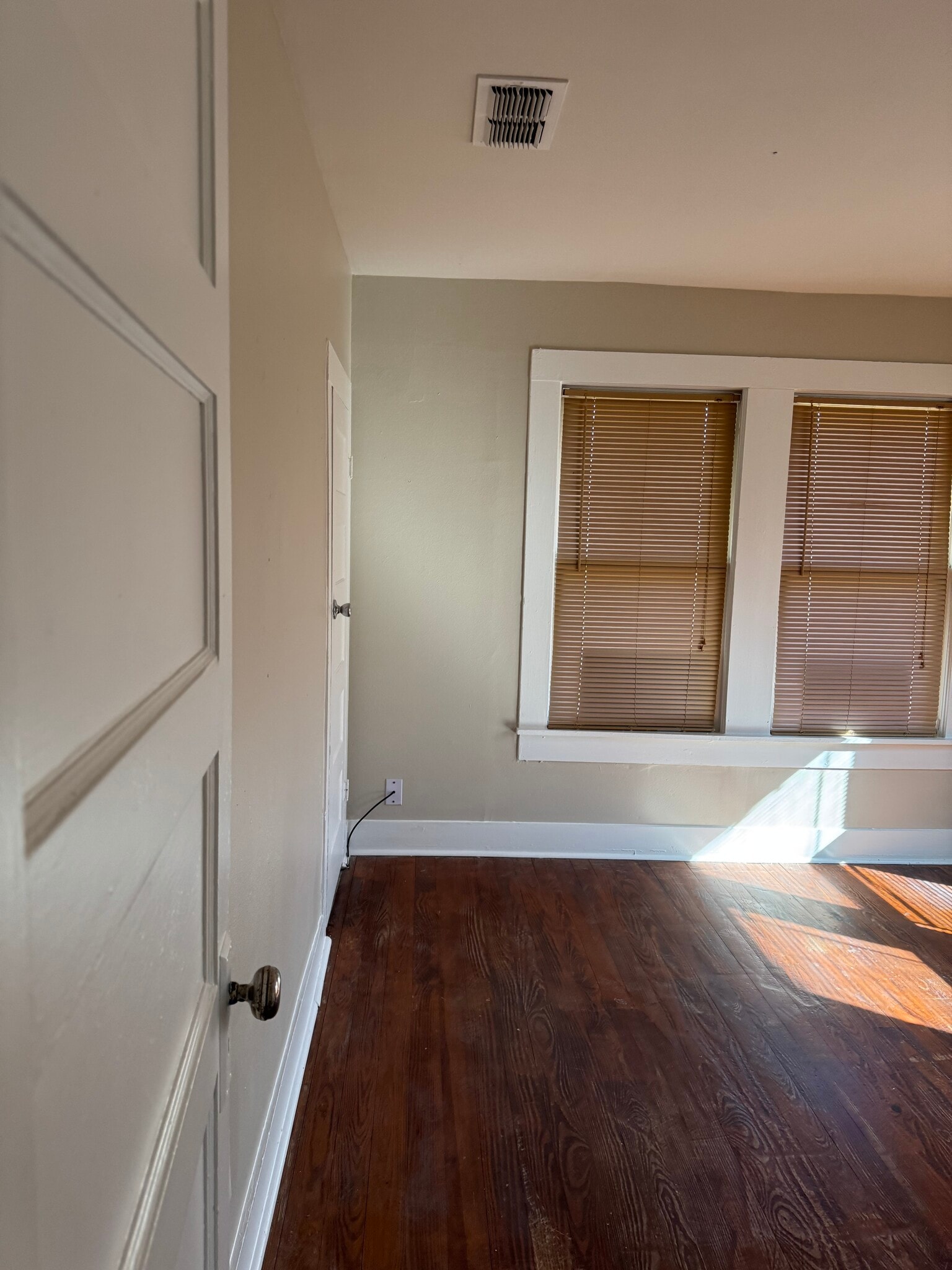 Building Photo - 2004 N Palace Ave