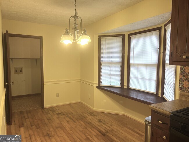 Building Photo - 40 Wagon Wheel Dr