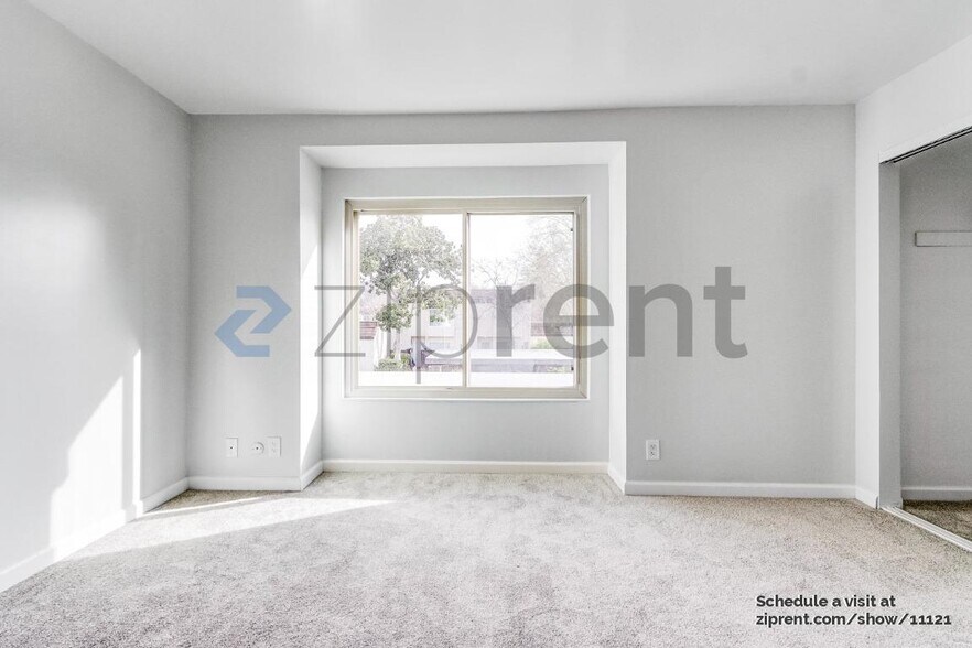 Building Photo - 1805 Primavera Dr